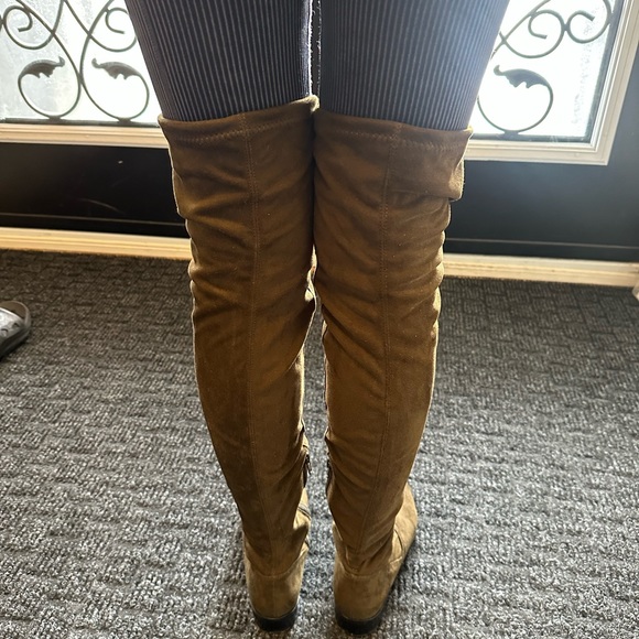 Over the knee suede boots from Aldo - Size 6 - Olive Green - Picture 5 of 7